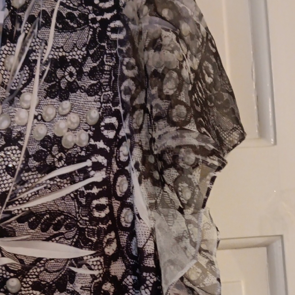 live and let live Black & White Floral V-Neck Blouse size 1X EUC - Picture 6 of 14